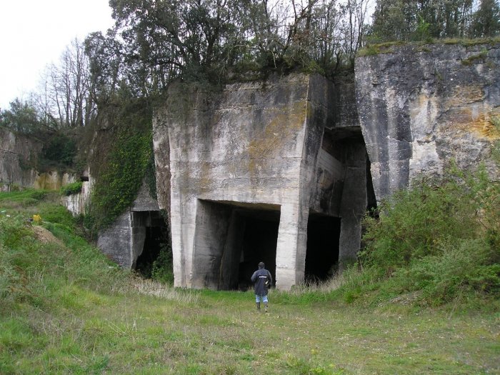 Photo du site des Caves noires à Saint-Même-les-Carrières (© BRGM,2007)